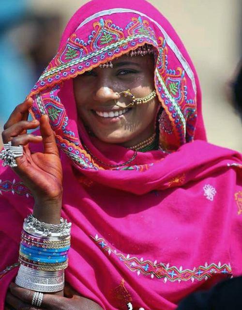 A Cholistani woman wearing jewelry