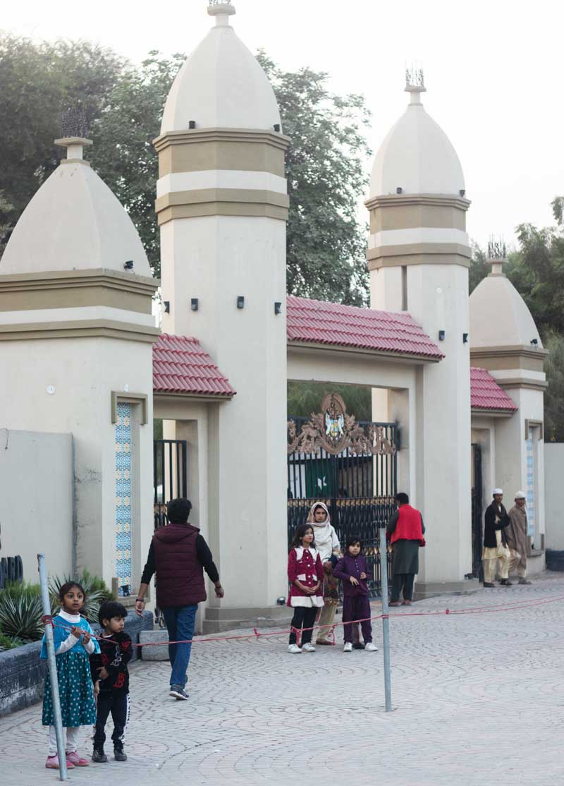 Gulzar-e-Sadiq-Main-Gate-Front